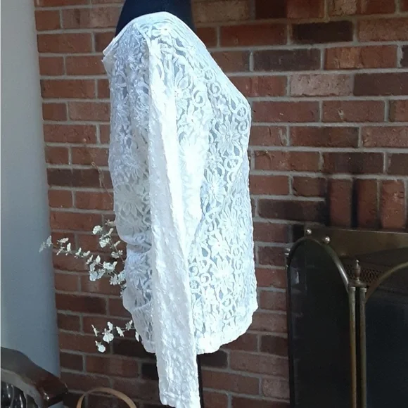 Elegant White Lace Long Sleeve Top - Picture 2 of 5